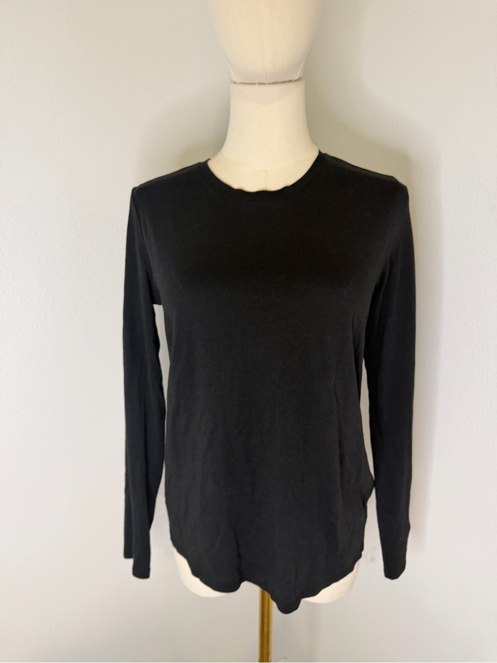Figs Women's Long-Sleeve Crew Neck Top in Black Cotton Modal Size XS